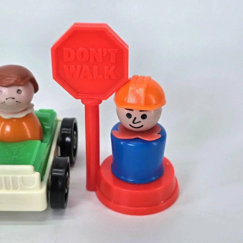 Vintage Fisher Price Little People‎ Gas Car Red Yellow Green Blue Stop Walk Sign